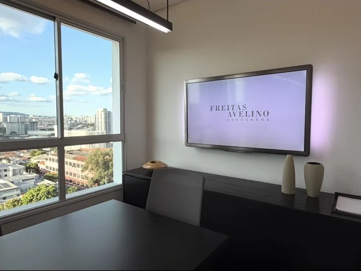 Sala de atendimento do Freitas Avelino Advogados